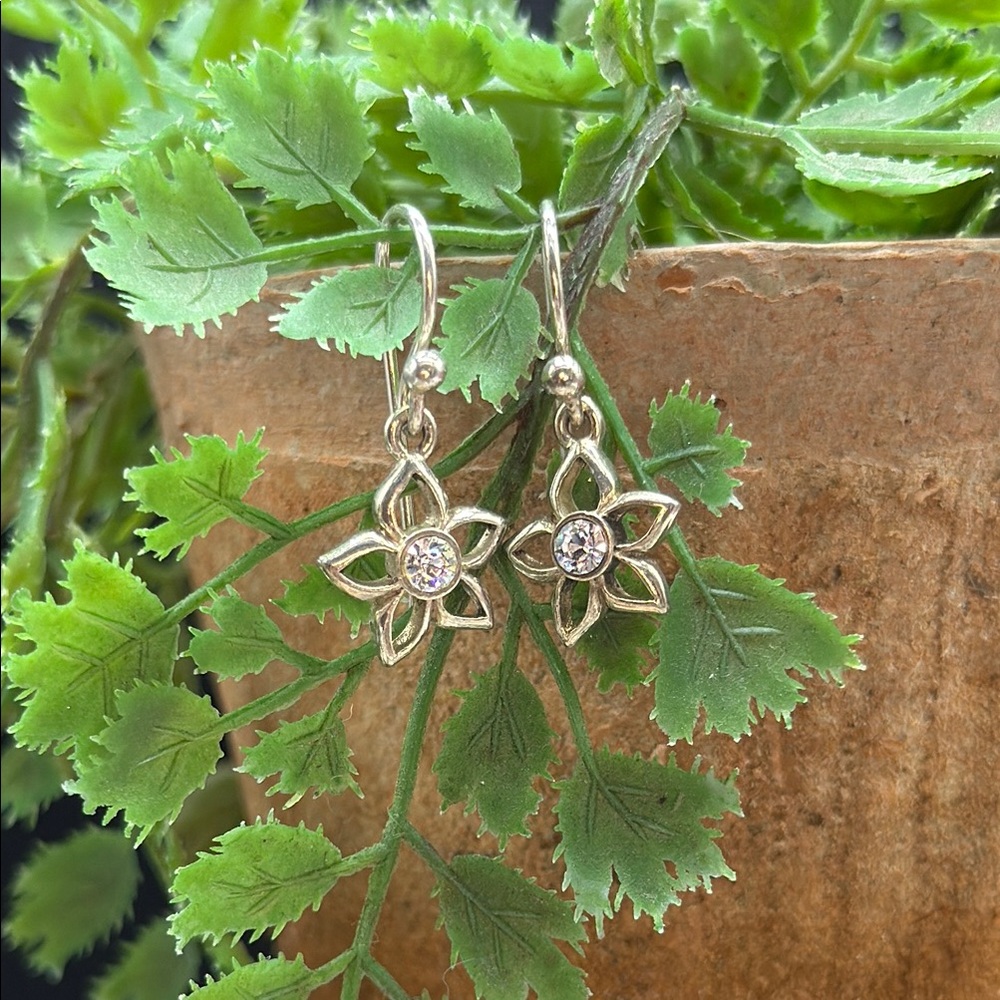 ⭐️Sterling silver cubic zirconia daisy dangle earrings